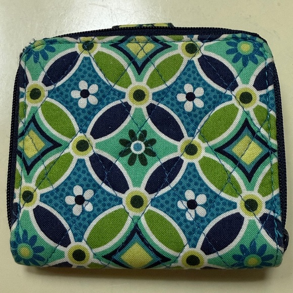 Vera Bradley Daisy Daisy Square Wallet with coin purse. - Picture 2 of 12